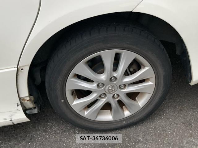 Toyota VOXY 2010-10 8813323-4