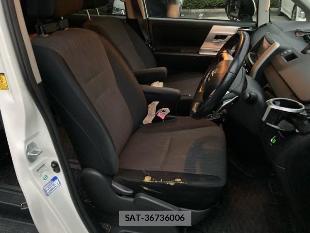 Toyota VOXY 2010-10 8813323-9