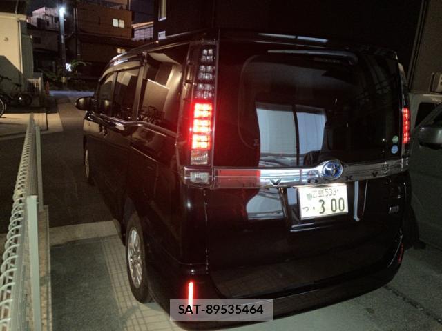 Toyota VOXY 2015-06 8813339-1