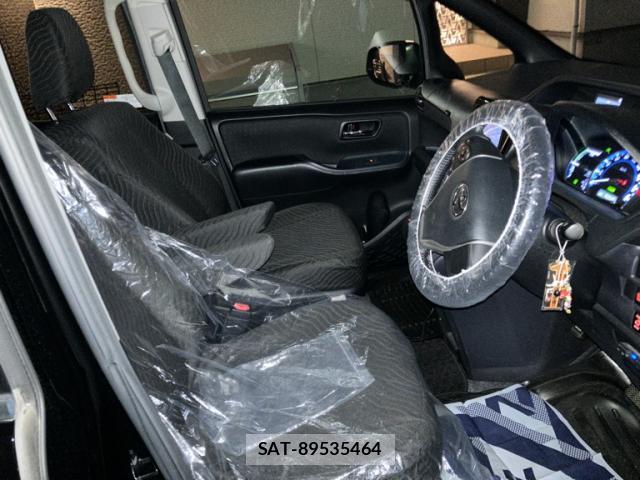 Toyota VOXY 2015-06 8813339-10