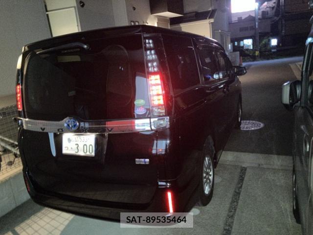 Toyota VOXY 2015-06 8813339-13
