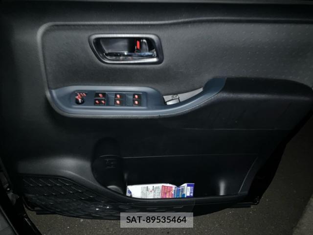 Toyota VOXY 2015-06 8813339-14