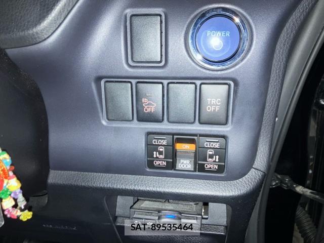Toyota VOXY 2015-06 8813339-15