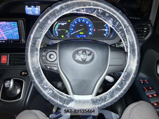 Toyota VOXY 2015-06 8813339-16
