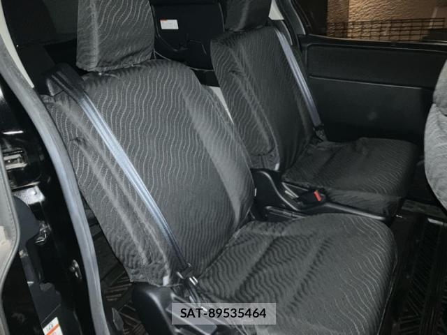 Toyota VOXY 2015-06 8813339-7