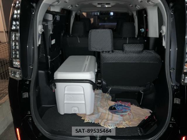 Toyota VOXY 2015-06 8813339-9