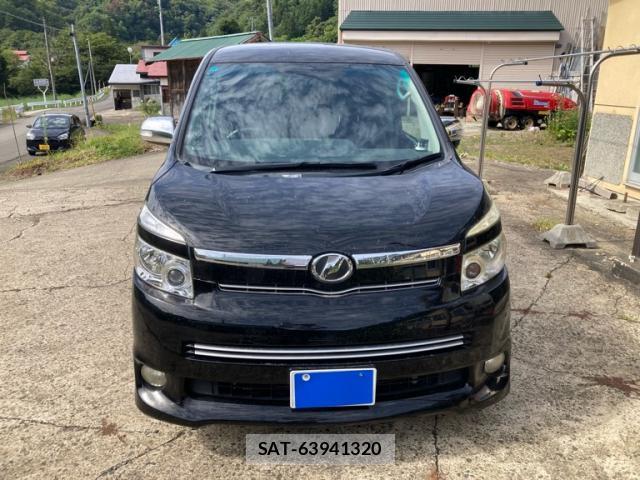 Toyota VOXY 2010-04 8813362-1