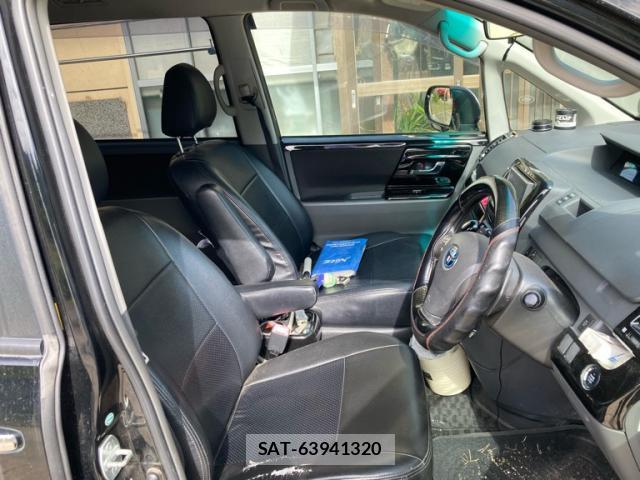 Toyota VOXY 2010-04 8813362-14
