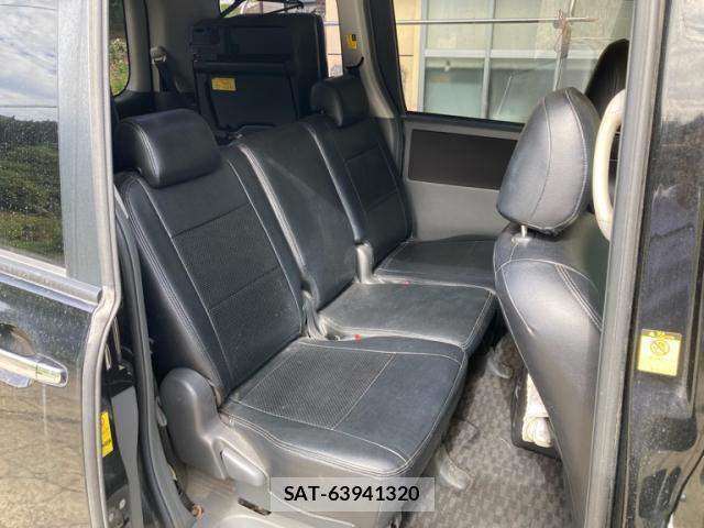 Toyota VOXY 2010-04 8813362-15
