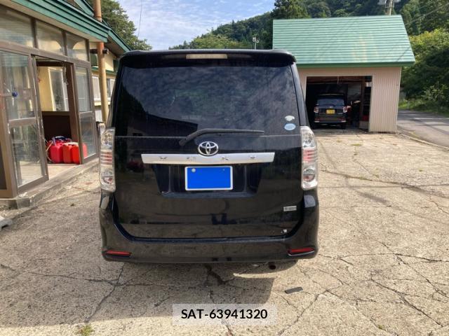 Toyota VOXY 2010-04 8813362-3