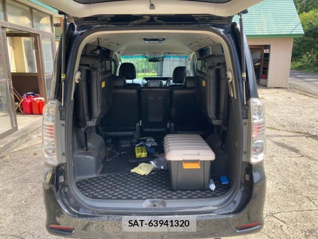 Toyota VOXY 2010-04 8813362-7