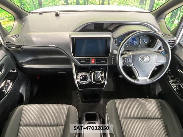 Toyota VOXY 2020-06 8813421-1
