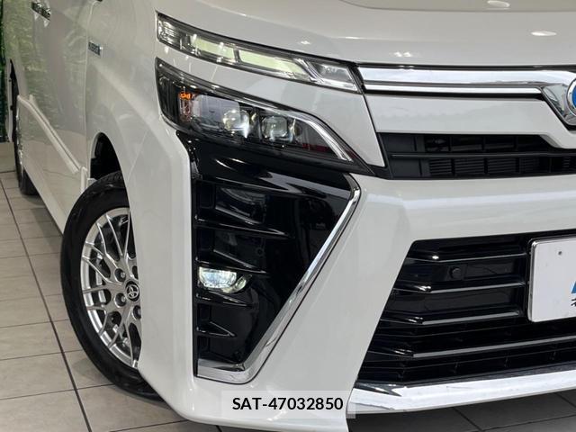 Toyota VOXY 2020-06 8813421-12