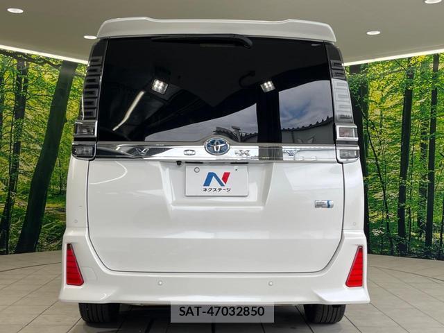 Toyota VOXY 2020-06 8813421-15