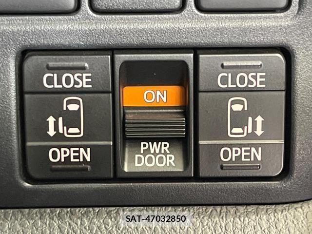 Toyota VOXY 2020-06 8813421-4