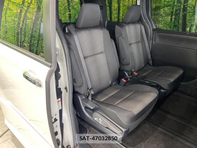 Toyota VOXY 2020-06 8813421-8