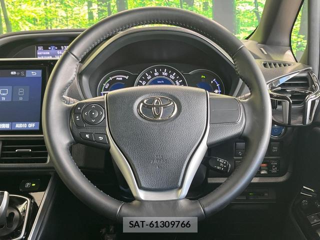 Toyota VOXY 2020-11 8813422-11
