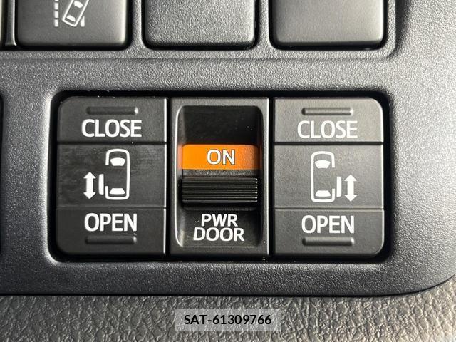 Toyota VOXY 2020-11 8813422-6