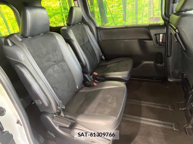 Toyota VOXY 2020-11 8813422-8