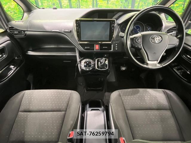 Toyota VOXY 2017-11 8813425-1