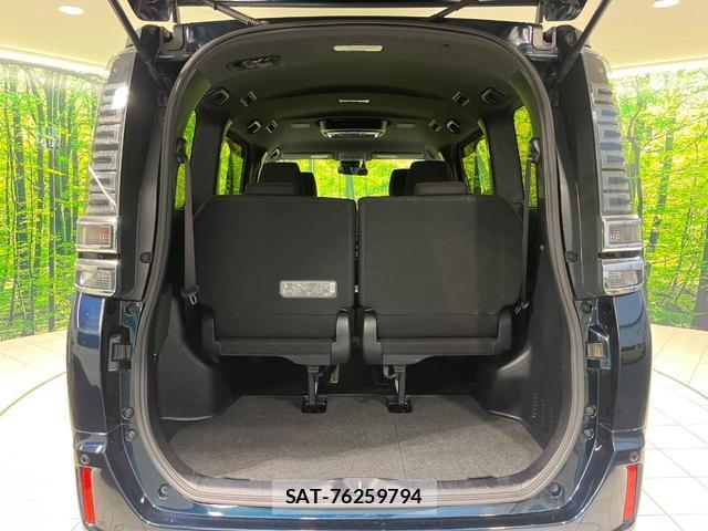 Toyota VOXY 2017-11 8813425-10