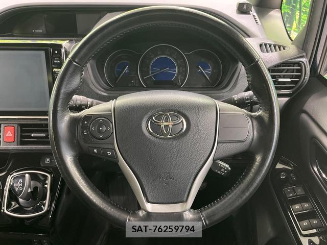 Toyota VOXY 2017-11 8813425-11