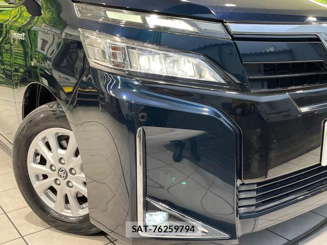 Toyota VOXY 2017-11 8813425-12
