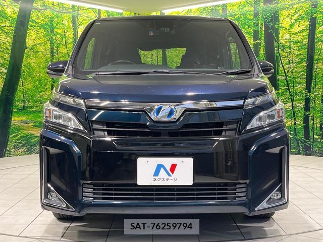 Toyota VOXY 2017-11 8813425-14