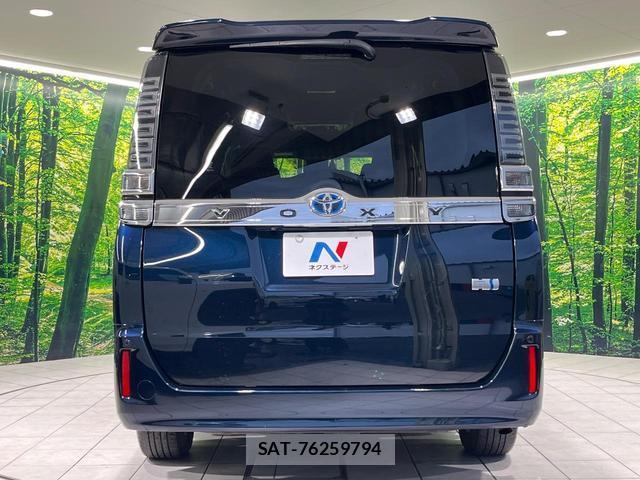 Toyota VOXY 2017-11 8813425-15