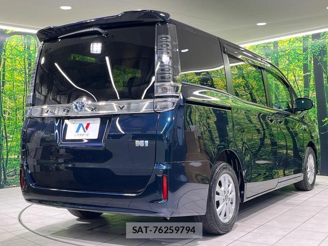 Toyota VOXY 2017-11 8813425-16