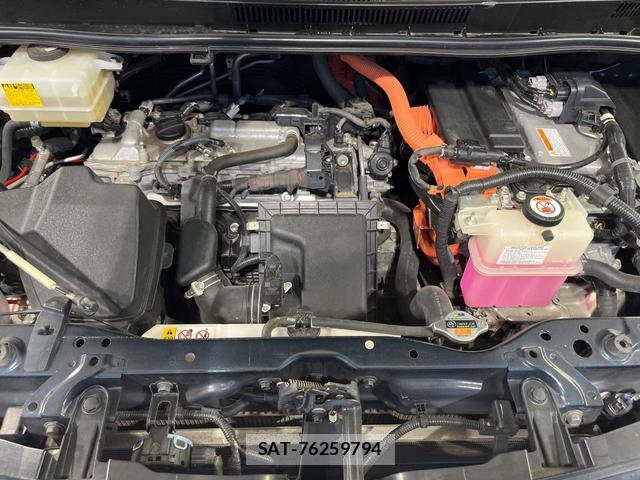 Toyota VOXY 2017-11 8813425-17