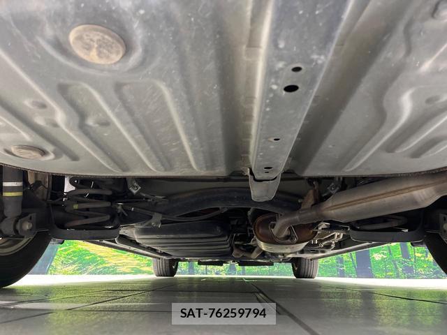 Toyota VOXY 2017-11 8813425-18