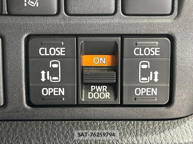 Toyota VOXY 2017-11 8813425-5