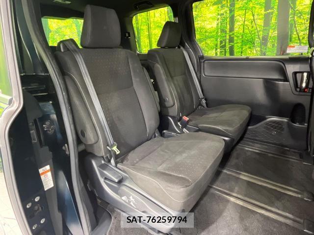 Toyota VOXY 2017-11 8813425-8