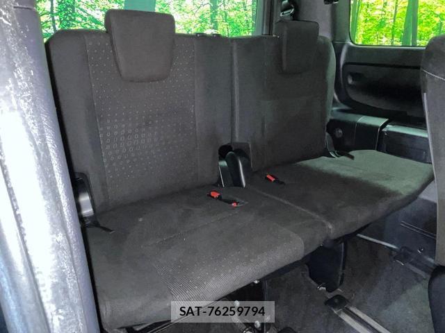 Toyota VOXY 2017-11 8813425-9