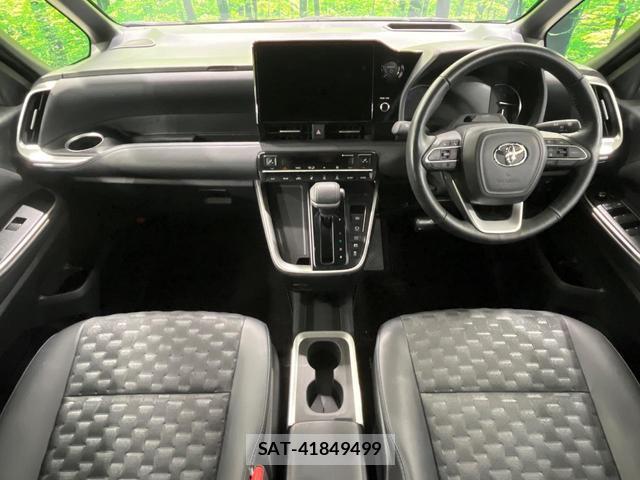 Toyota VOXY 2024-11 8813439-1