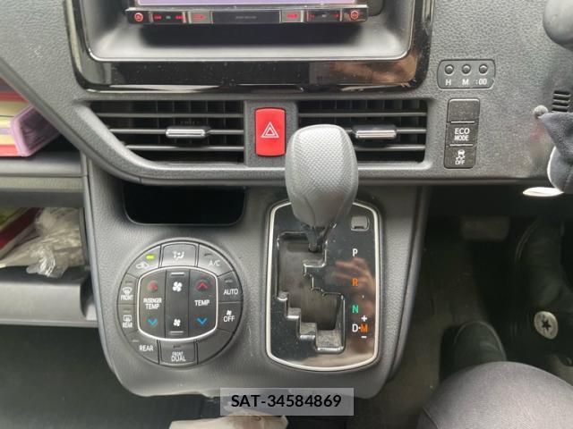 Toyota VOXY 2017-02 8813500-15