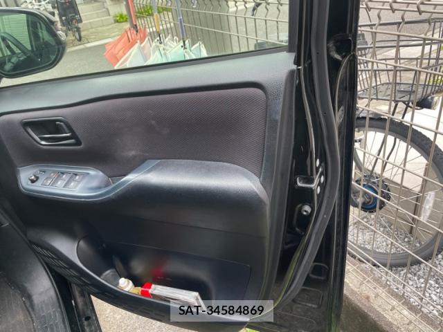 Toyota VOXY 2017-02 8813500-7