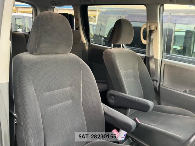 Toyota VOXY 2009-10 8813532-10