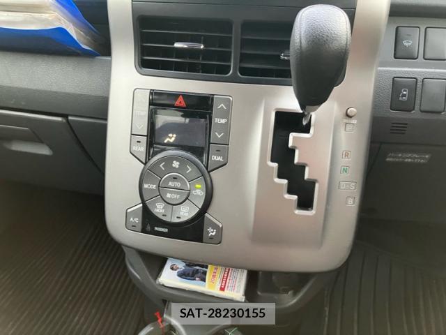 Toyota VOXY 2009-10 8813532-18