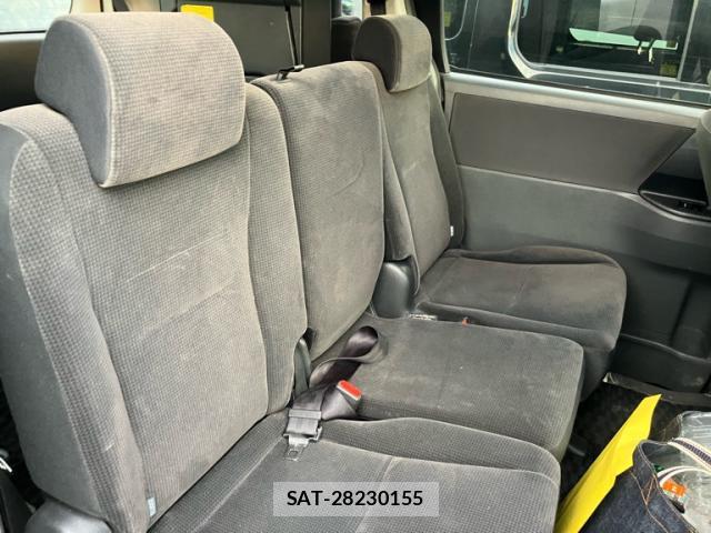 Toyota VOXY 2009-10 8813532-19