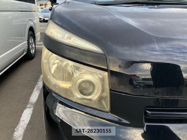 Toyota VOXY 2009-10 8813532-2