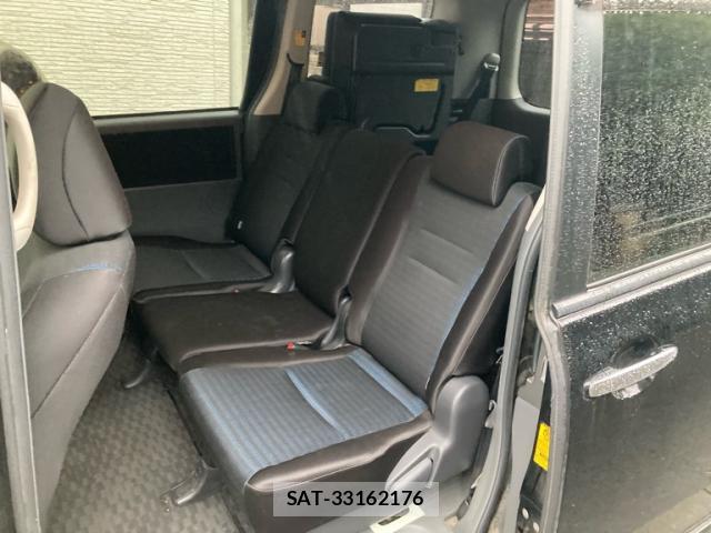 Toyota VOXY 2009-09 8813534-19