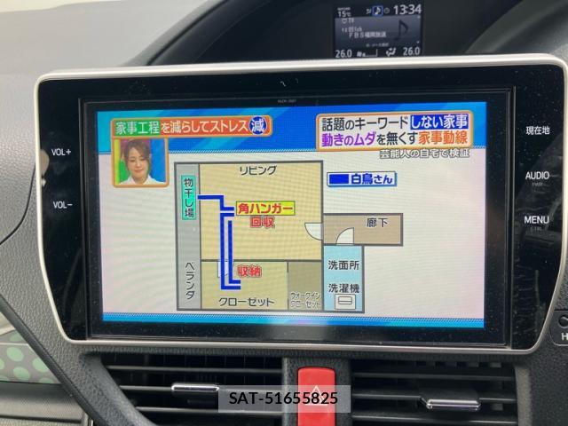 Toyota VOXY 2017-07 8813548-10