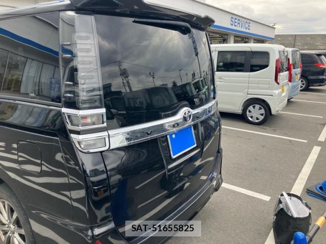 Toyota VOXY 2017-07 8813548-2