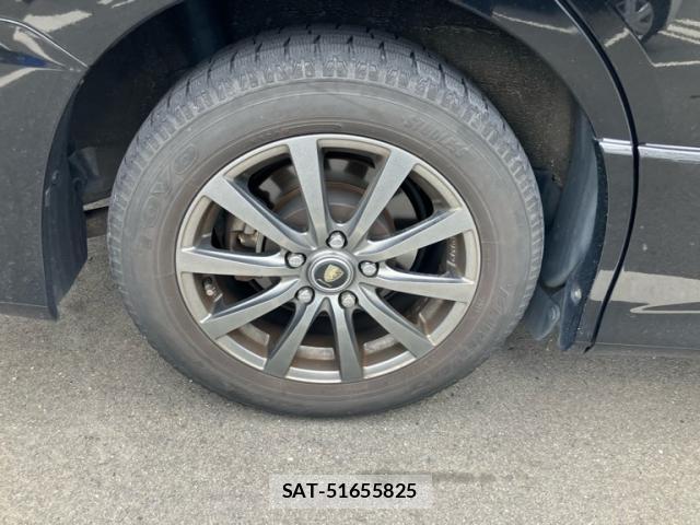 Toyota VOXY 2017-07 8813548-3