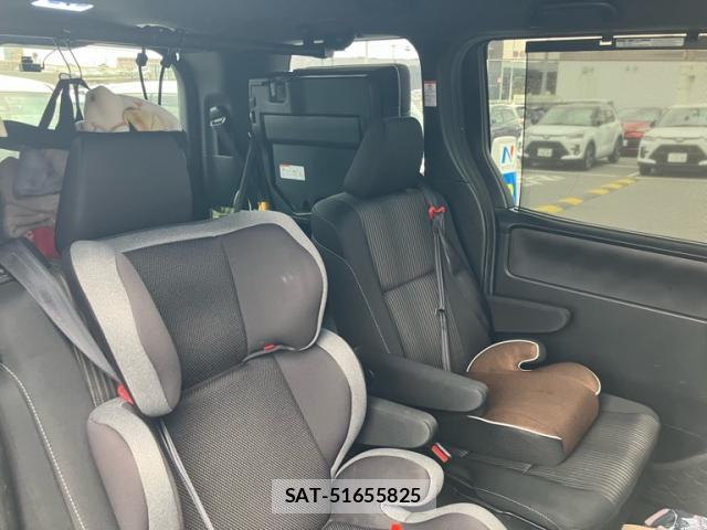 Toyota VOXY 2017-07 8813548-6