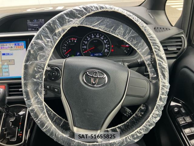 Toyota VOXY 2017-07 8813548-9