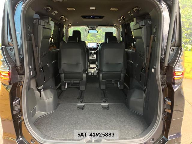 Toyota VOXY 2022-11 8813702-10