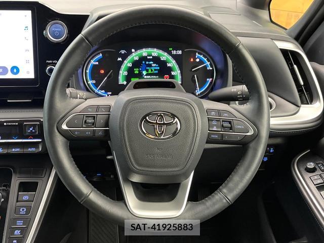 Toyota VOXY 2022-11 8813702-11